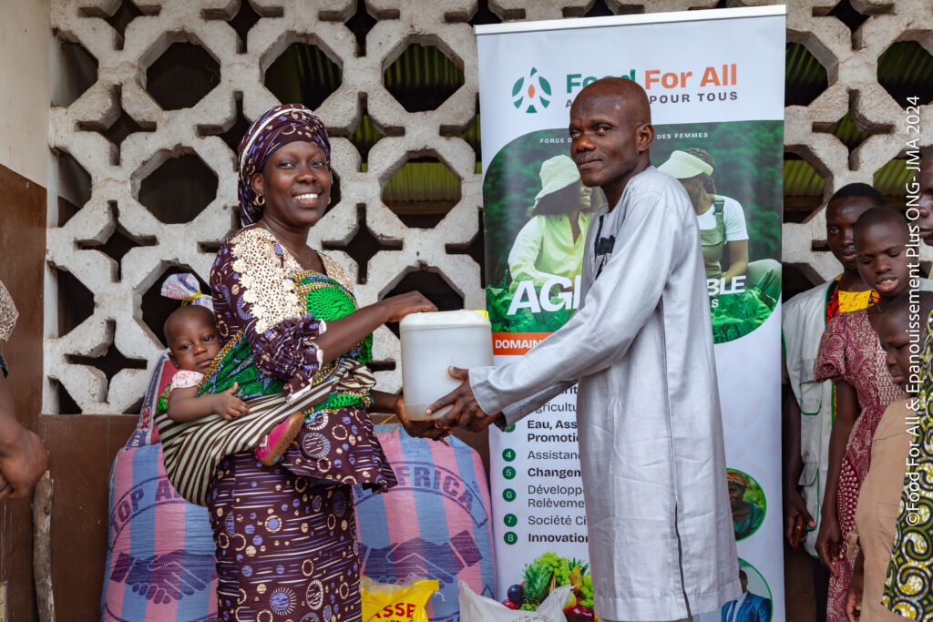 Remise de don à Glazoué Food For All