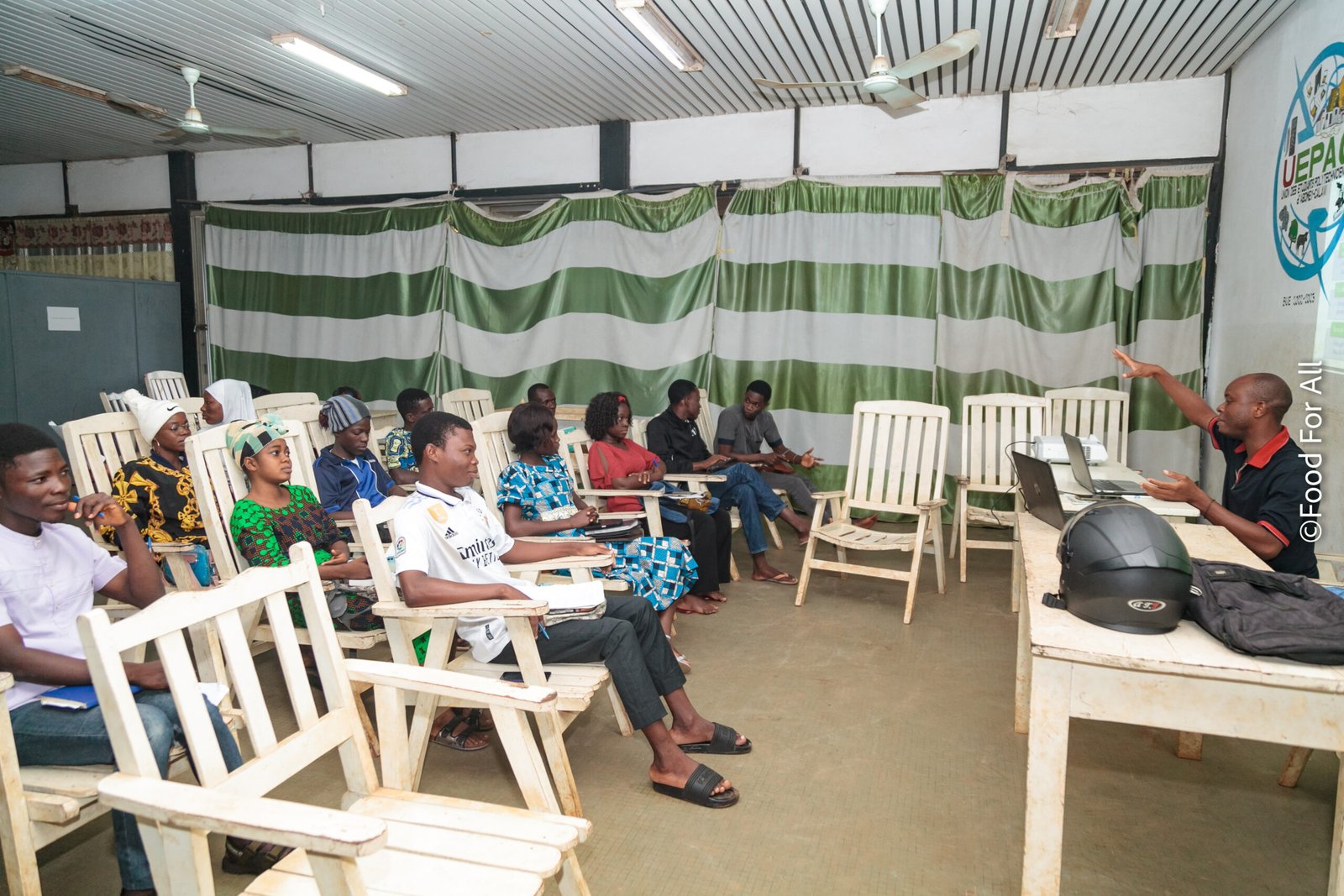 Des jeunes volontaires outillés sur le WASH