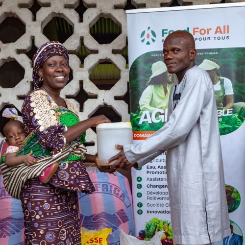 Remise de don à Glazoué Food For All Remise de don à Glazoué Food For All